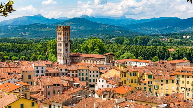 Autumn in Tuscany: the medieval town of Lucca